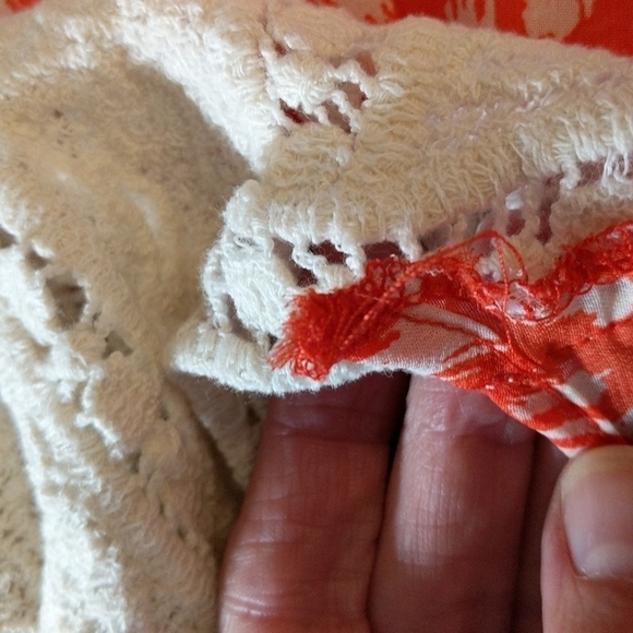 Annabelle Women's Geometric Shape Tank w/Lace Back Size Small - Picture 4 of 6